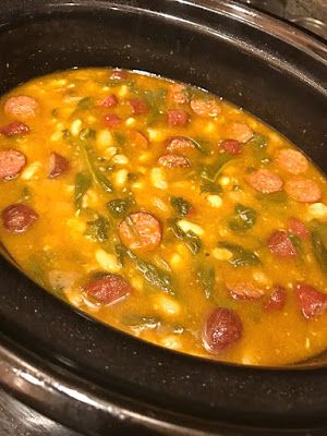 Julie's Creative Lifestyle: Crockpot White Bean Soup with Sausage White Bean Soup Crock Pot, White Bean Sausage Soup, Bean Soup With Sausage, Beans Recipe Crockpot, Bean And Sausage Soup, Soup With Sausage, Easy Recipe Ideas, Spinach Soup Recipe, Beans In Crockpot