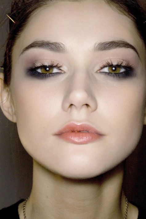 smokey under eye Trucco Smokey Eye, Fall Makeup Trend, Under Eye Makeup, Soft Modern, Dark Makeup, Make Up Looks, Kesha, Smokey Eyes, Fall Makeup