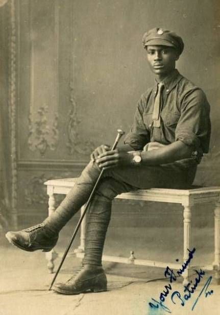 WALKING STICK A member of the British West Indies Regiment poses for a studio portrait. The 1st & 2nd Battalions served in Egypt & Palestine from 1916-18. Captain Price, Stick Drawings, British West Indies, Xmas Greetings, Studio Portrait, Walking Stick, West Indies, Pose Reference Photo, Walking Sticks