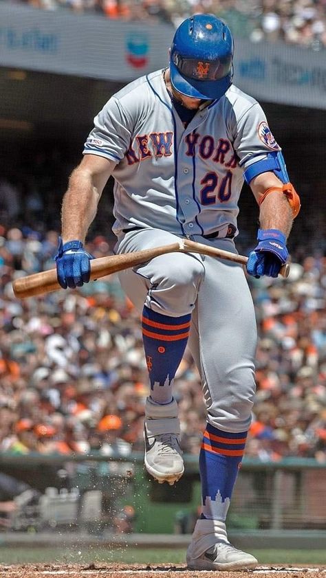 Pete Alonso Wallpaper, Mlb Players Wallpaper, New York Mets Wallpaper, Mets Wallpaper, Baseball Drip, Baseball Aesthetic, Ny Mets Baseball, Mlb Baseball Players, Mlb Photos