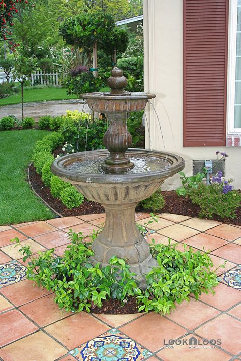 Garden Water Fountains, Bird Bath Fountain, Tiered Garden, Fountain Design, Bird Bath Garden, Areas Verdes, Waterfall Fountain, Water Fountains Outdoor, Outdoor Fountain