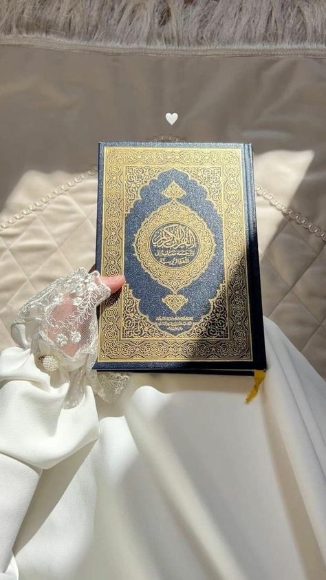 Muslim Prayer Room Ideas, Disney Cuties, Quran Wallpaper, Al Qur'an Aesthetic, Artwork Lighting, Muslim Images, Qur'an Photography, Girls Diary, Books Shop