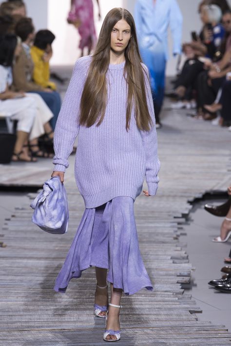 Moda Over 40, Lavender Outfit, Fashion Week 2018, Crochet Dresses, Purple Outfits, Michael Kors Collection, Mode Inspo, Purple Rain, 가을 패션