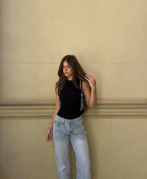 (ig: dekota_thompson) Night Out Outfit Jeans, Dressy Dinner Outfit, Mid Rise Jeans Outfit, Summer Hamilton, Bodysuit Outfit Jeans, Black Bodysuit Outfit, Jeans And Bodysuit, Date Night Outfit Classy, Classy Street Style