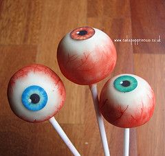 Eye ball cake pops for Halloween! Cake Pops Halloween, Eyeball Cake Pops, Halloween Themed Birthday Party, Halloween Cake Pops, Ball Cake, Eye Ball, Zombie Party, Halloween Cake, Fun Games For Kids