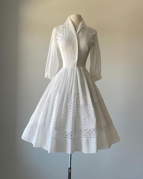 White Vintage Dress Short, Historical Clothing Patterns, White Flower Dress, Fashion D, Silk Floral Dress, Shirtwaist Dress, 40s Fashion, Evening Dresses Elegant, Fashion Sewing Pattern