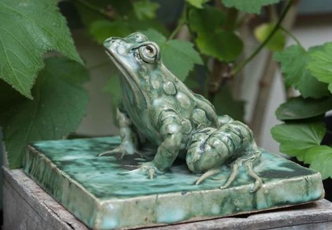 This little chap is one of my favourites. Each one is individual and this one has a 'don't bother me' attitude! he sits on a tile measuring 18 x 18cm and is made of ceramic, glazed in my markble green glaze. Frog on Tile is from my Ceramic Collection and can also be made with a water spout if desired. Frog Statues, Ceramic Frogs, Back Garden Design, Bird Bath Garden, Pottery Handbuilding, Frog Art, Wall Fountain, Small Sculptures, Ceramic Animals