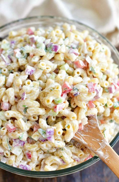 Homemade Macaroni Salad, Macaroni Salad Ingredients, How To Make Macaroni, Classic Macaroni Salad, Southern Potato Salad, Best Macaroni Salad, Mac Salad, Tortellini Salad, Macaroni Salad Recipe