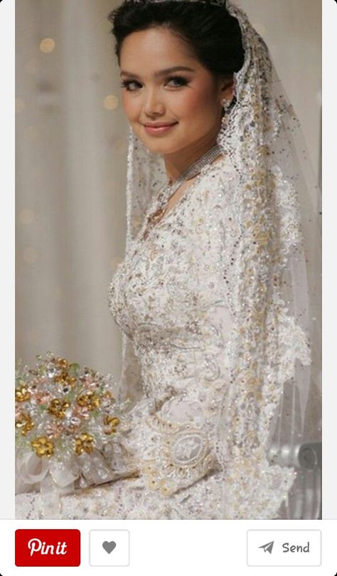 Dato' siti on her wedding dress Malay Traditional, Malay Wedding Dress, Nikah Dress, Purple Wedding Dress, Modest Wedding Gowns, Malay Wedding, Hijab Wedding Dress, Bride Headpiece, Modest Wedding Dresses