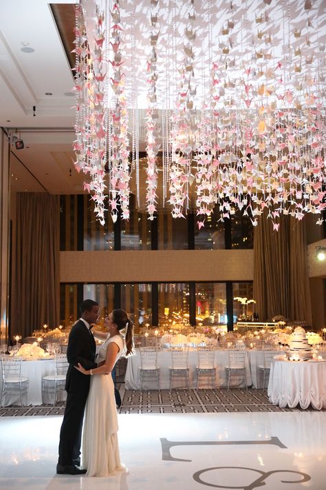 Crane Wedding Decor, Origami Wedding Decorations, Origami Ceiling Decoration, Wedding Paper Cranes, 1000 Paper Cranes Wedding, Paper Crane Wedding Decor, Origami Crane Wedding, Origami Wedding Decor, Paper Cranes Wedding