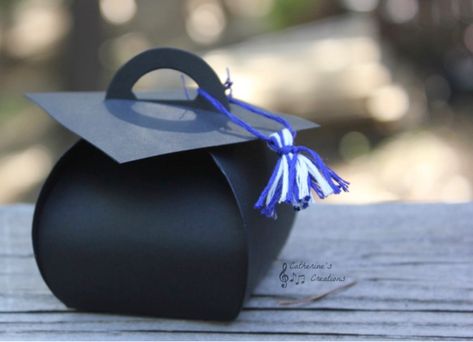 Curvy Keepsake Graduation Cap by cdimick - at Splitcoaststampers Graduation Card Boxes, Graduation Treats, Punch Ideas, Diy Graduation Cap, Graduation Caps, Graduation Diy, Treat Holder, Diy Gift Box, Graduation Cards