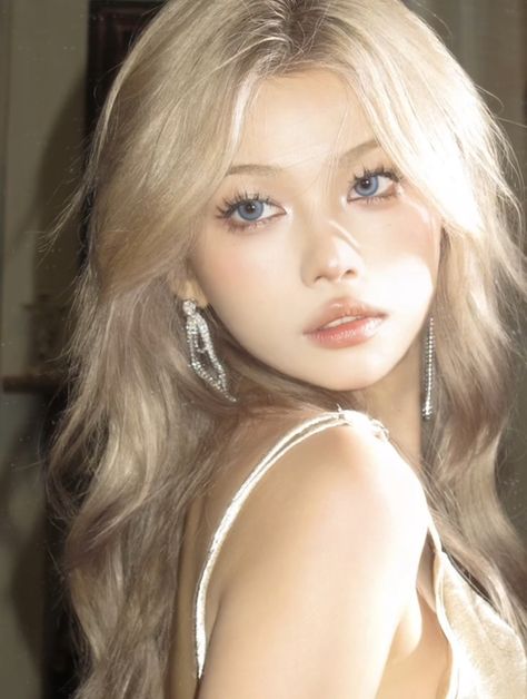 Blonde Korean Makeup, Korean With Blonde Hair, Douyin Makeup Blonde Hair, Makeup Ideas Blonde Hair Blue Eyes, Platinum Blonde Asian Hair, Platinum Blonde Face Claim, Korean Girl Blonde Hair, Blonde Ulzzang Girl, Blond Face Claims