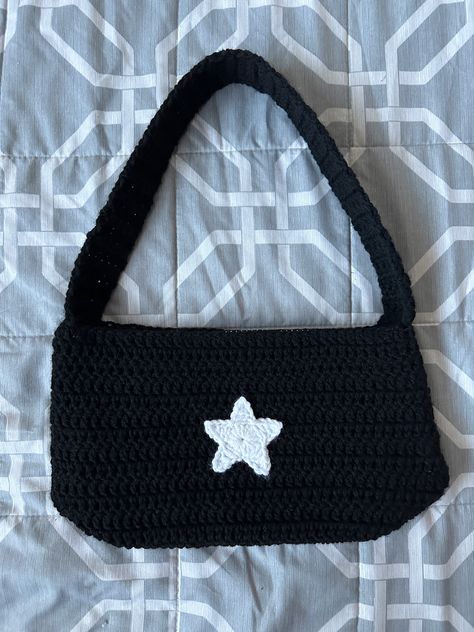 Gremlincore Crochet, Crochet Star Purse, Black Things To Crochet, Things To Crochet With Black Yarn, Tejer Aesthetic, Crochet Projects Black, Black Yarn Crochet Ideas, Star Crochet Bag, Crochet Star Bag