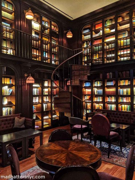 Cafe Library Design, Library Aesthetic Modern, Small Library Aesthetic, Cool Libraries, Library Cafe Design, Vintage Home Library, Hotel Library, At Home Library, Beautiful Home Library