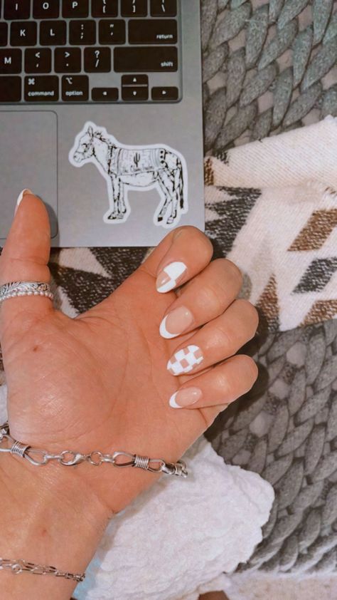 Western Nails Acrylic Simple, Kelsea Ballerini Inspired Nails, Simple Nail Ideas Western, Cute Punchy Nails, Country Music Concert Nails, Short Nails Western, Cute Western Fall Nails, Nails That Go With Anything, Punchy Finger Tattoos