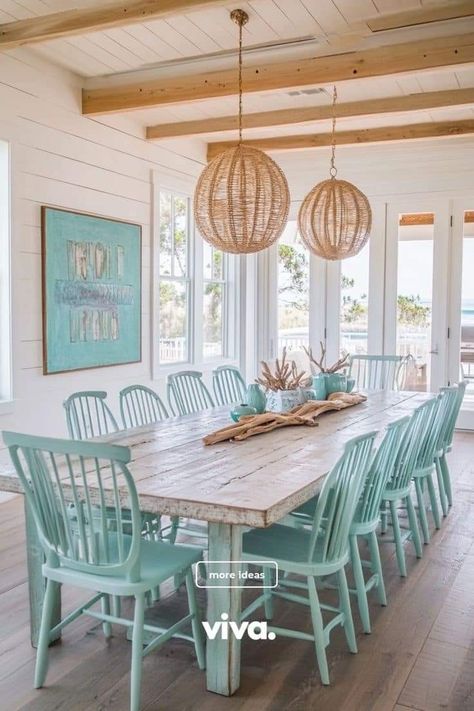 Beachy Dining Room, Coastal Dining Room Ideas, Beach Dining Room, Distressed Wood Table, Room Design Inspiration, Moody Boho, Chic Living Room Decor, Coastal Dining Room, Beach Dining