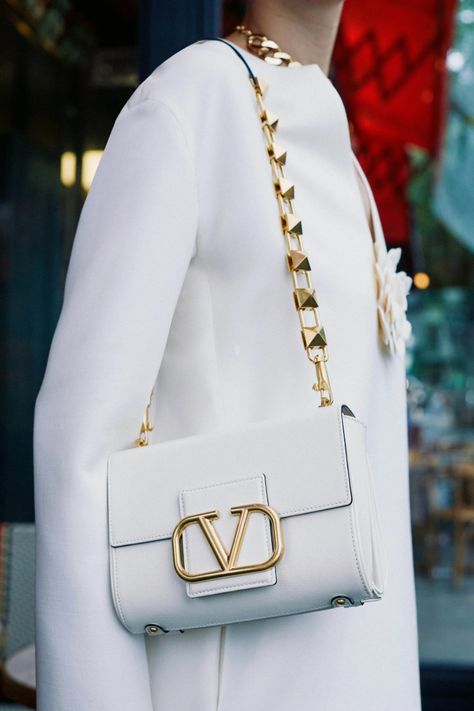 Valentino Resort 2022 Collection | Vogue Valentino 2022, Valentino Resort, 2022 Fashion Show, Designer Purses And Handbags, Valentino Bag, Valentino Garavani Bag, Luxury Bags Collection, Bag Obsession, Hot Bags