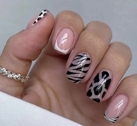 French Tip Nails Y2k, Tortoise Shell Print, French Tip Acrylics, Nails French Tip, Nails Y2k, Nails Luxury, Sns Nails, Shell Print, Gel Nail Tips