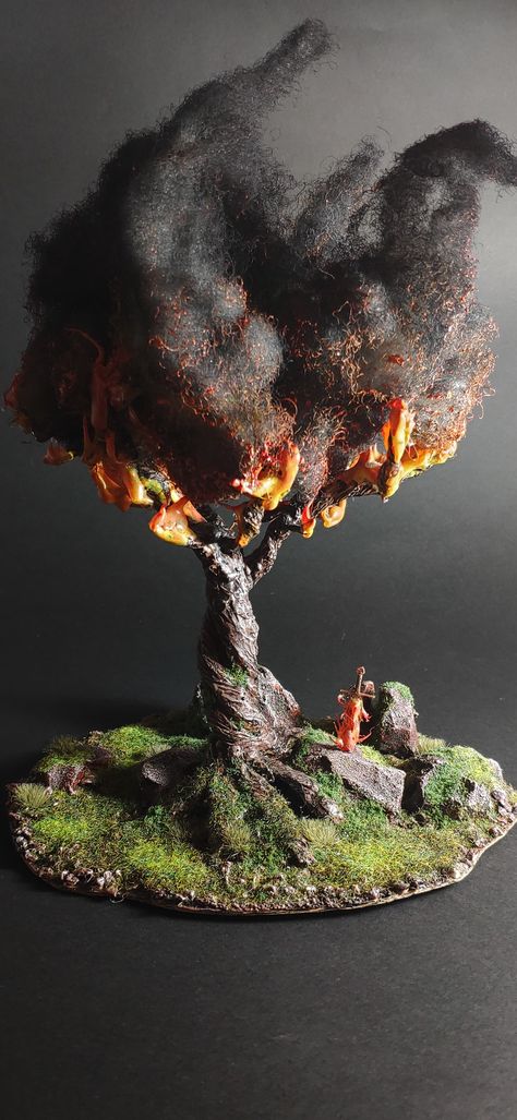 A tutorial of how to build epic burning tree for your tabletop terrain using aluminium foil. #terrainbuilding #dnd #dungeonsanddragons #tabletopgames #tabletopterrain Scatter Terrain Diy, D&d Terrain Diy, D&d Terrain, Diy Dnd Terrain, Dnd Diorama, Dnd Miniatures Diy, Dnd Terrain Diy, Dnd Viking, Dnd Display