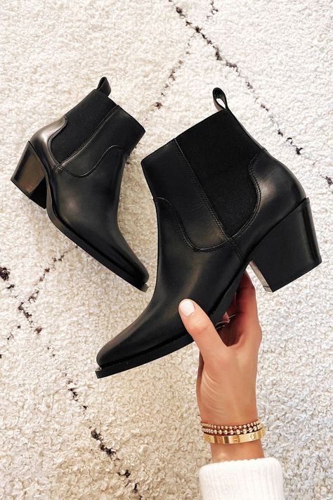 Everlane Black Western Boot Fashion Jackson Fall Booties Black Leather Booties Outfit, Western Booties Outfit, Black Booties Outfit, Chic Jean Outfits, Western Boots Outfit, Black Western Boots, Boot Fashion, Womens Black Booties, Booties Outfit