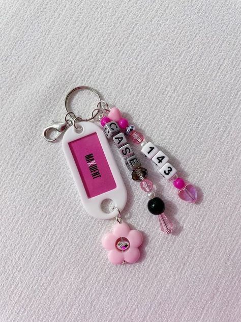 Kpop Keychain Diy, Diy Kpop Crafts, Skz Case 143, Jewerly Diy Ideas, Case 143 Stray Kids, Skz Diy, Stray Kids Case 143, Beads Packaging, Kpop Keychain