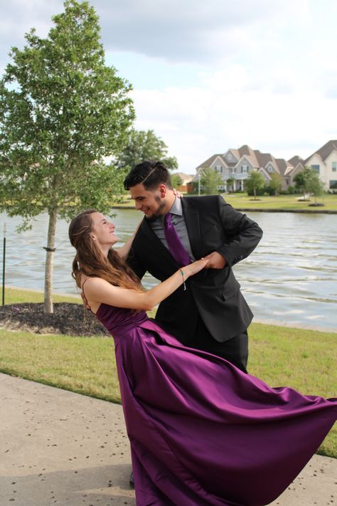 #texas #friends #fashion #newnew #aesthetic #fun #prom #bf #dress Purple Couple Outfits, Dark Purple Prom Couple, Purple Prom Couple, Meg Aesthetic, Matching Prom Outfits, Prom Dress Classy, Prom Dress Emerald Green, Prom Suit And Dress, Prom Dress Emerald