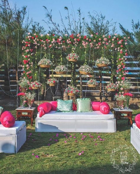 Spotted: Eco - Friendly Decor Ideas For Your Wedding! #shaadiwish #indianwedding #decor #weddingdecorations #decorideas #weddingdecor #decoratingideas Mehendi Decor Ideas, Bridal Backdrops, Wedding Entrance Decor, Vegan Wedding, Marriage Decoration, Desi Wedding Decor, Mandap Decor, Beautiful Wedding Decorations, Mehndi Decor