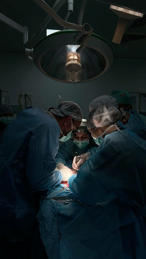 Surgeon Motivation, Plastic Surgeon Aesthetic, Neurosurgeon Aesthetic, Surgeon Aesthetic, Surgery Aesthetic, Medical Photography, Medical School Life, Surgeon Doctor, Medical Pictures