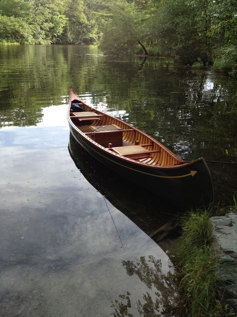 Kayaking Aesthetic, Wilderness Living, Vermont Winter, Outdoor Skills, Row Boats, Living Skills, Outdoors Inside, Boat Art, Landscape Photography Nature