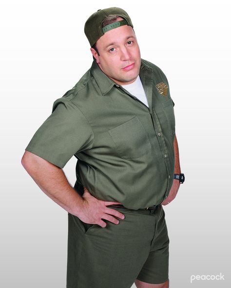 Cute Silly Profile Pictures, Kevin James Funny Photos, Celebrity Poses Funny, Kevin James Funny, Modern Family Promo Photos, Giggling Kicking Feet Reaction Pic, Staring Reaction Pic, Mood Board Winter, Aesthetic Pretty Girl