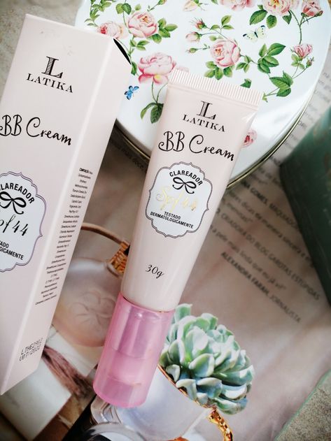 BB Cream, Latika | Rainhas da Pechincha: Resenhas e dicas do mundo da beleza acessível. Make Skincare, Bb Cream, Makeup Bag, Wish List, Make Up, Paint, Cream, Skin, Makeup