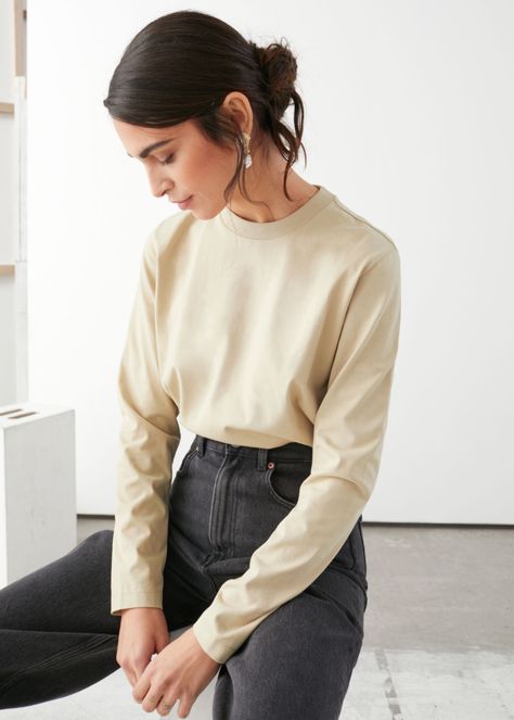 Organic Cotton Long Sleeve T-Shirt - Beige - Long Sleeve Tops - & Other Stories #andotherstories #organic #cotton #tshirt #shirt  #beige #long #sleeve #cozy #fashion #inspiration Long Sleeve Shirt Outfits, Straight Clothes, Tshirt Outfits, Work Outfits Women, Fashion Story, Work Casual, Simple Outfits, Shirt Outfit, Pretty Outfits