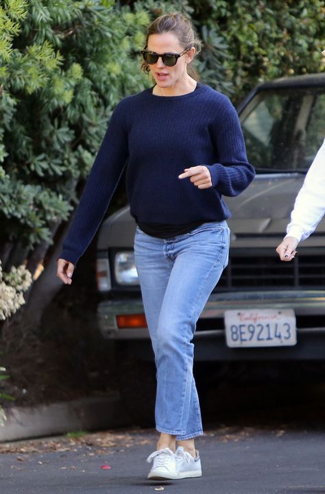 Jennifer Garner Wearing Mom Jeans + Sneakers: PHOTOS – Footwear News Jennifer Garner Casual Style, Mom Jeans With Sneakers, Jennifer Garner Style, Jeans With Sneakers, Garner Style, Keds Style, Los Angeles Usa, Driving School, Jennifer Garner