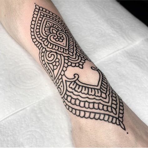 Thick Line Tattoos Black, Ornamental Shin Tattoo, Ornamental Tattoo Leg, Ornamental Arm Tattoo, Ornamental Wrist Tattoo, Navajo Tattoo, Front Ankle Tattoos, Human Tattoo, Mandala Arm Tattoos