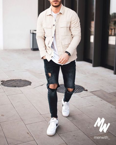 @menwithstreetstyle on Instagram: “Love this outfit worn by our dear friend @liviuch 👌🏽 #menwithstreetstyle” White Sneakers Men Outfit, Sneakers Men Outfit, Cream Jacket Outfit, Shacket Outfit, Jean Beige, Sneakers Outfit Men, Mens Fashion Casual Spring, White Sneakers Men, Vans Converse