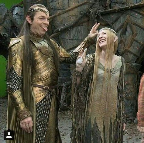 Elfs at play Lotr Cast, Lotr Elves, Lotr Funny, Hugo Weaving, Bilbo Baggins, Hilarious Humor, Septième Art, Tauriel, Thranduil