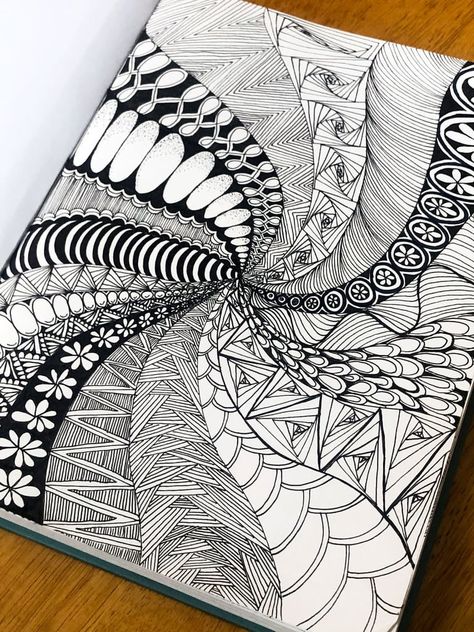 Line Zentangle Patterns, How To Draw Doodles Step By Step Zen Tangles, Crazy Art Drawings, Drawing Zentangle Patterns, Zentagle Drawing Ideas, Zentangle Art Beginners, Zentangle Step By Step, Zentangle Art Ideas, Zentangle Patterns Step By Step