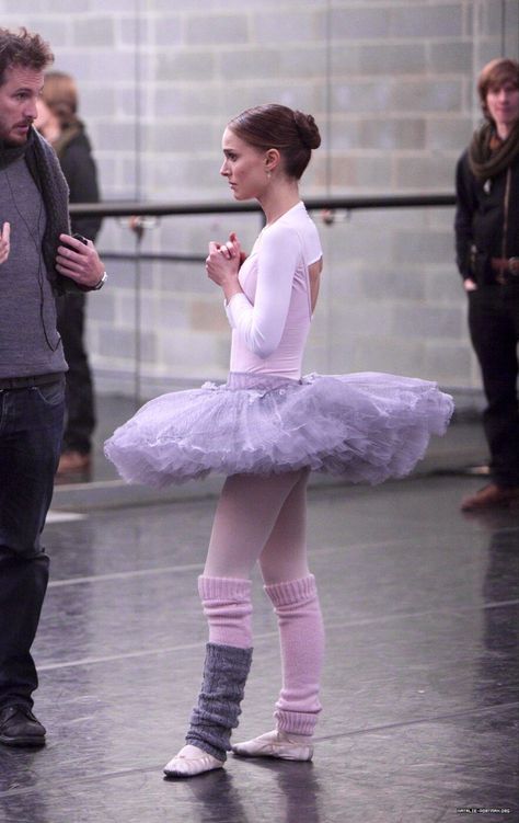 80s Ballerina, Ballerina Aesthetic Outfit, Black Swan Natalie Portman, Natalie Portman Black Swan, Nina Sayers, Black Swan Movie, Young Ballerina, Black Swan 2010, Ballerina Outfit