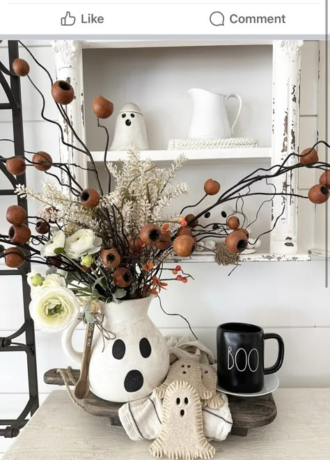 Cute Halloween Fall Decor, Fall And Halloween Mixed Decor, Neutral Fall Halloween Decor, Diy Ghost Vase, Cute Halloween Centerpiece Ideas, Halloween Vase Decor, Farmhouse Fall And Halloween Decor, Clean Halloween Decor, Ghost Fall Decor