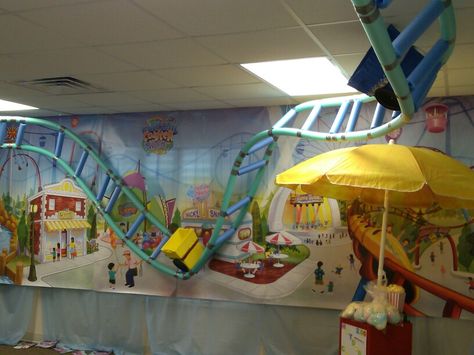 Mine and Heather's room for Bible School. The kids loved it. Pool noodle roller coaster. Roller Coaster Theme Party, Rollercoaster Bulletin Board, Amusement Park Classroom Theme, Amusement Park Bulletin Board, Roller Coaster Decorations, Diy Roller Coaster, Carnival Vbs, Carnival Prom, Boardwalk Theme