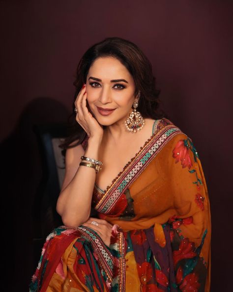 90s Actresses, New Photos Hd, Bollywood Wedding, Madhuri Dixit, Saree Trends, Subscribe To My Channel, Quick Hairstyles, Indian Beauty Saree, Heartfelt Quotes