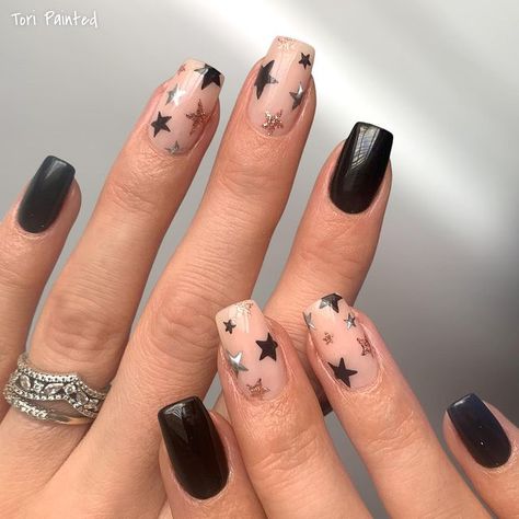 Cute Concert Nails, Black And Silver Star Nails, Nail Designs With Stars, Star Nails Square, Nails For Concert, Star Design Nails, Concert Nails, Star Nail Designs, Teen Nails