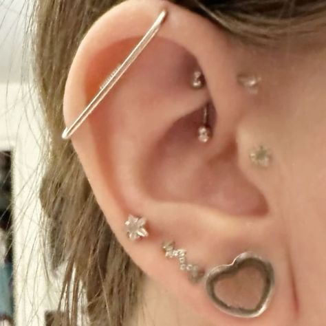 Thank you so much for your captivating photo and stellar review of your new seamless industrial ear bar! You’re the best, Becca! 🤩🤗💜 Dainty Industrial Piercing, Industrial Piercings, Piercing Industrial, Ear Bar, Industrial Barbell, Industrial Piercing, Gold Chevron, Rose Gold Heart, Layered Chains