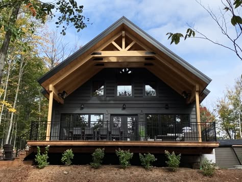 Small Luxury Cabin Homes, Inexpensive Cabins To Build, Cabin Extension Ideas, Modular Chalet Homes, Chalet Barndominium, Farmhouse Cabin Exterior, Black Log Cabin Interior, Black And Wood Cabin, Cost Efficient House Plans