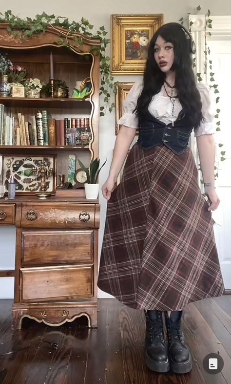 Witchy Academia Aesthetic Outfit, Plaid Vest Outfit, Vintage Halloween Costumes, 2005 Fashion, Fall Aesthetic Outfit, Vintage Halloween Costume, Kei Fashion, Vest Outfit, Aesthetic Outfit Ideas