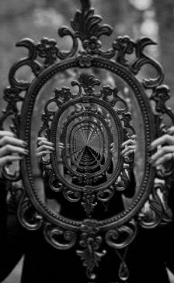 Endless Mirror Drunvalo Melchizedek, Paranormal Pictures, Creepy Core, Old Mirrors, Creepy Horror, Futuristic Art, Spiritual Art, Black Mirror, Surreal Art