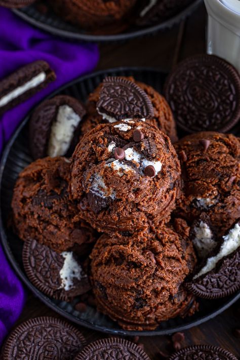 Brownie Oreo Cookie Dough, Nutella Cookie Dough Edible, Cookie Dough Stuffed Oreos, Cookie Stuffed Oreo, Edible Dough, Oreo Cookie Dough, Cookie Monster Chocolate Covered Oreos, Edible Chocolate Chip Cookie Dough, Edible Cookie Dough Recipe