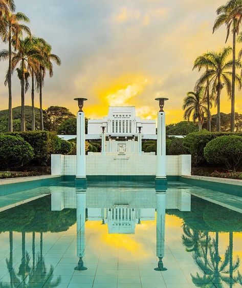 Laie Hawaii  PC: @temple.photos  #churchofjesuschrist #templeaday #latterdaysaints #laietemple Hawaii Temple Lds, Saint Wallpaper, Laie Hawaii Temple, Laie Hawaii, Hawaii Temple, Lds Temple Pictures, Solomons Temple, Later Day Saints, Temple Lds