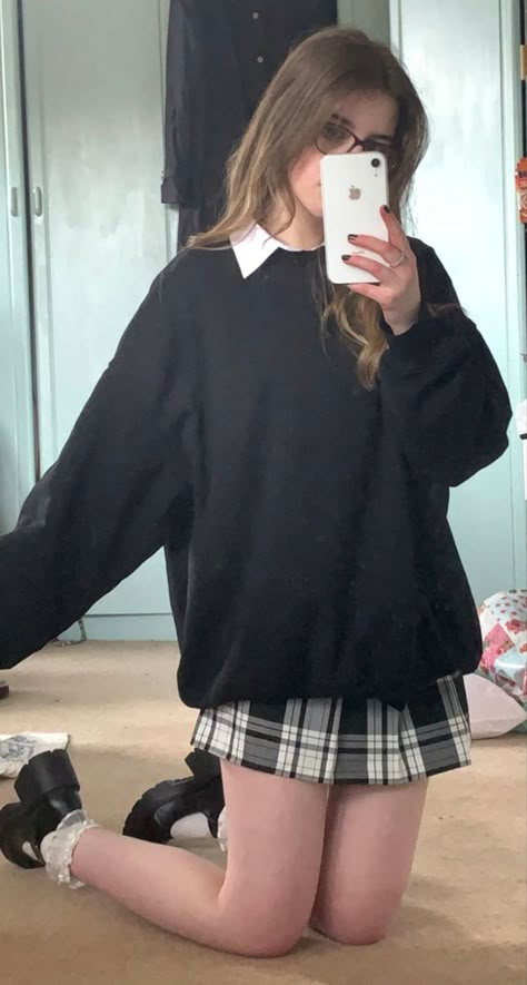 Black And White Uniform School, Old Preppy Aesthetic Outfits, Outfits For Mary Janes, Outfit Inspo With Mary Janes, Hot Uniform Outfits, Black And White Skirt Outfit Winter, Black And White School Outfits, Black And White Preppy Outfits, Styling Uniforms Schools