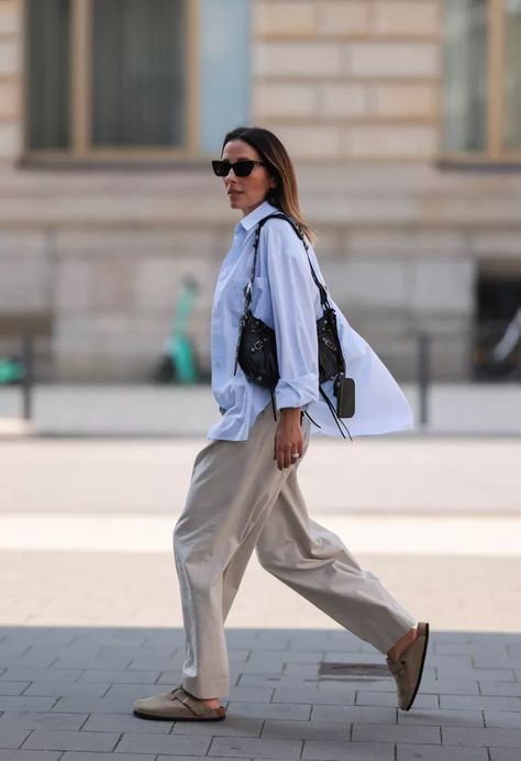 Birkenstock Street Style, How To Wear Birkenstock, Boston Clogs Outfit, Black Birkenstocks, Boston Birkenstock, Birkenstock Sandals Outfit, Clog Outfit, Boston Outfits, Birkenstock Styles